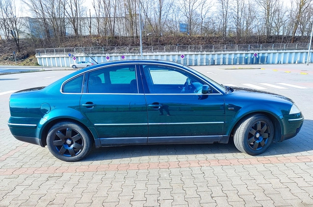 Volkswagen Passat cena 6900 przebieg: 325000, rok produkcji 2003 z Szczecin małe 37